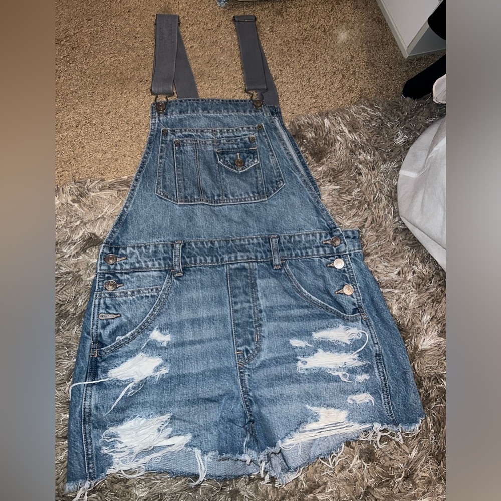 Women’s American eagle overall shorts